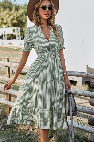 Lucia | Stile Frizzante Elegante con Abito Midi a Righe e Frange per un Look Sofisticato