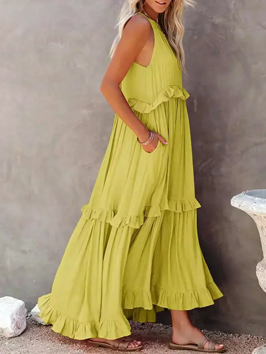 Emilia™ - Elegant Maxi Dress con Scollo a Halter e Dettagli a Volant per uno Stile Unico
