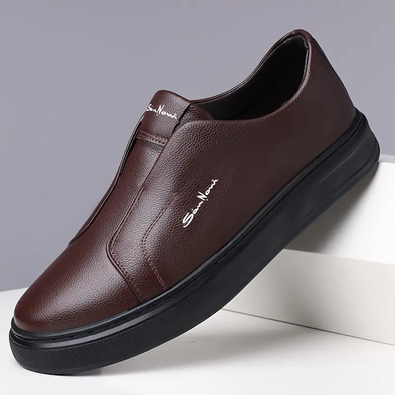 Eleganti Scarpe Slip-On in Pelle per un Look Raffinato