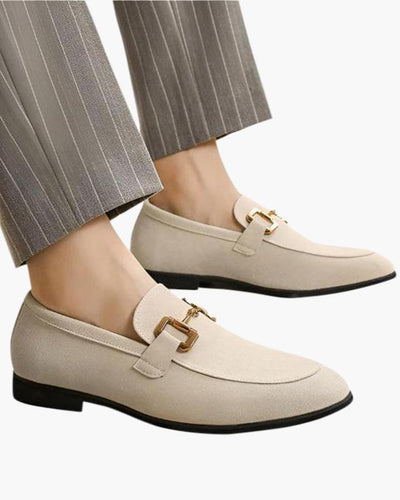 Scarpe di lusso in suede per uno stile elegante