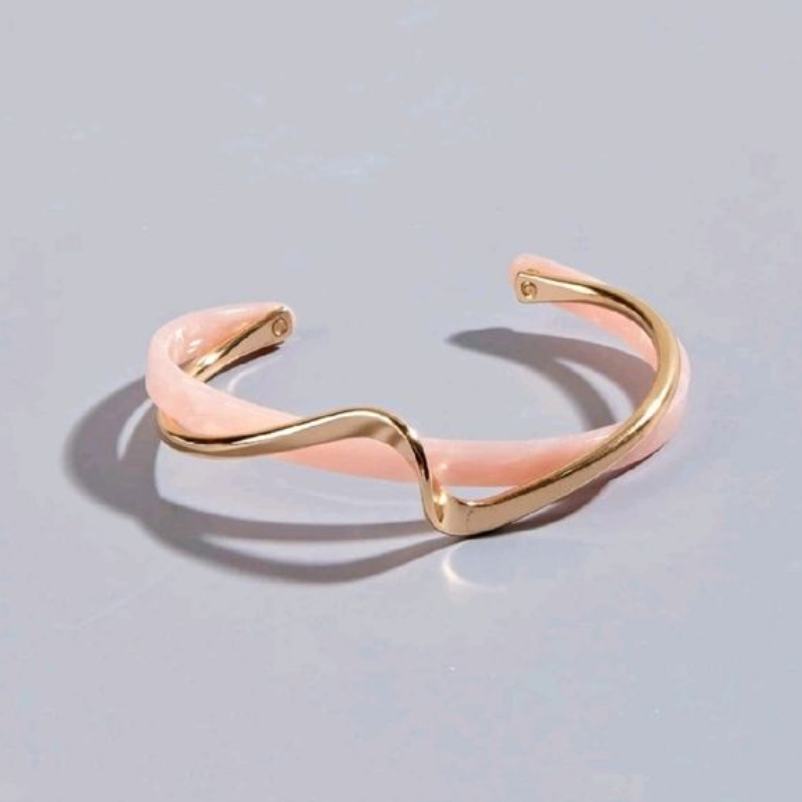 Elegante bracciale rosa con dettagli dorati