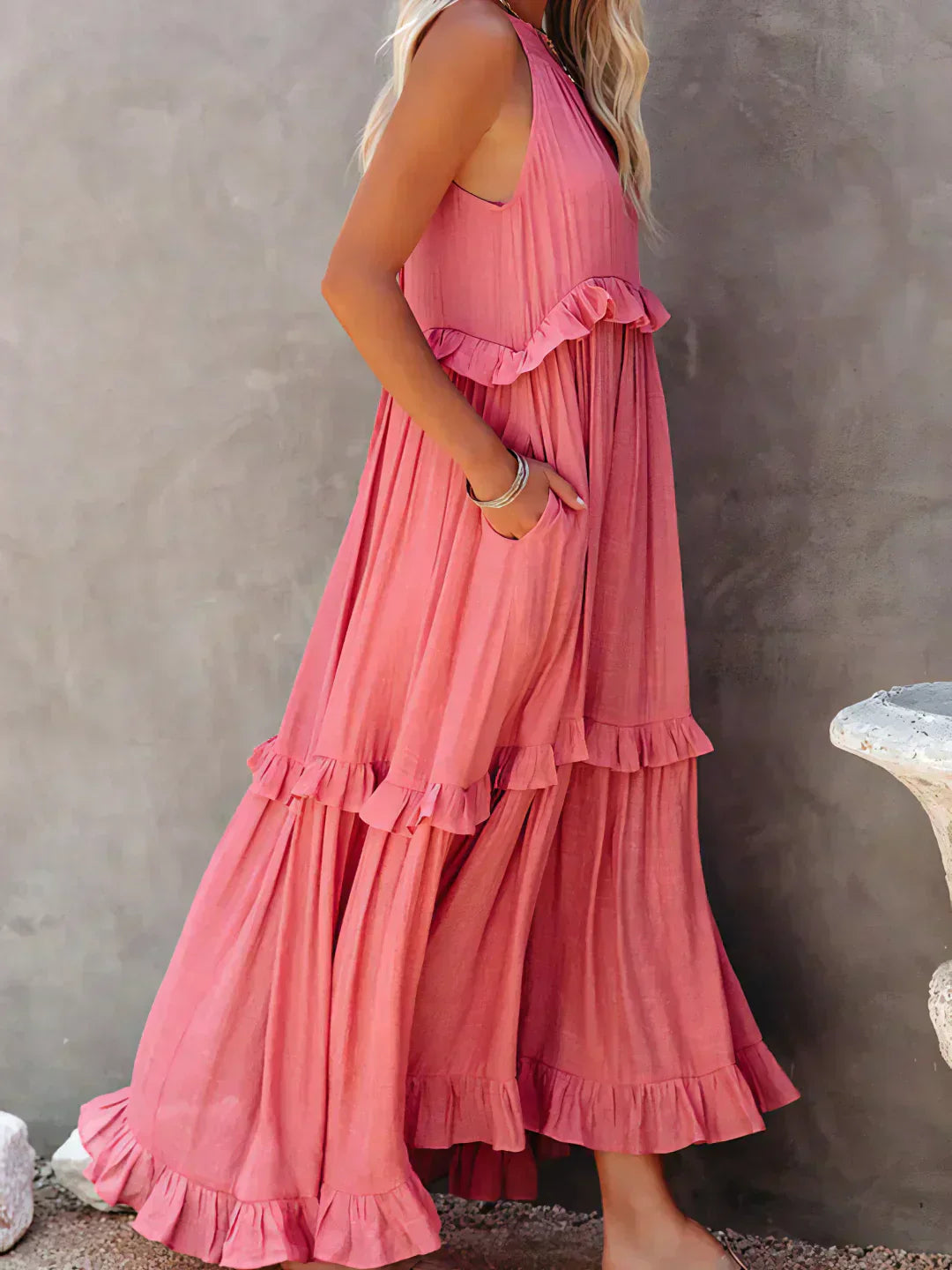Emilia™ - Elegant Maxi Dress con Scollo a Halter e Dettagli a Volant per uno Stile Unico