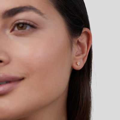 Orecchini con perle e fiori sbocciati