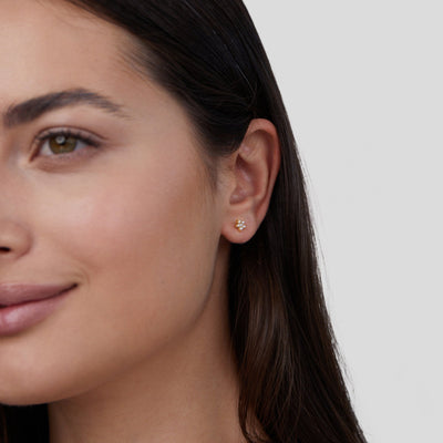 Orecchini con perle e fiori sbocciati