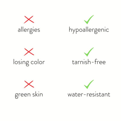 Collana con ciondolo a forma di lettera in cristallo