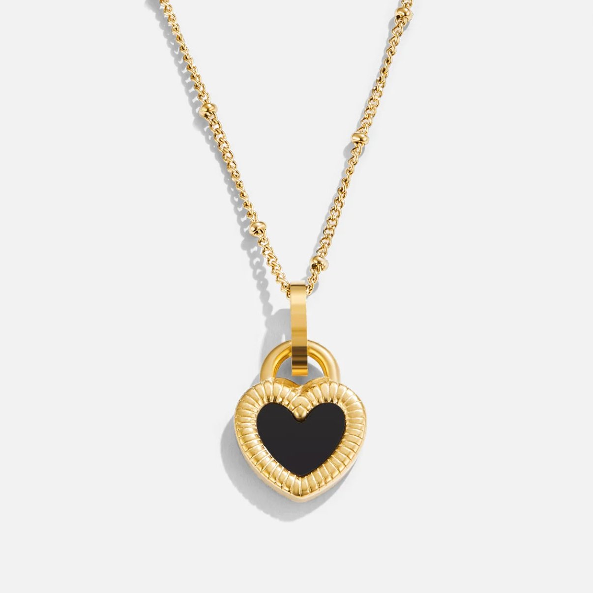 Collana con cuore e pietra nera
