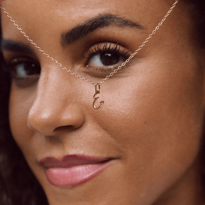 Collana con cuore in oro e lettere artistiche