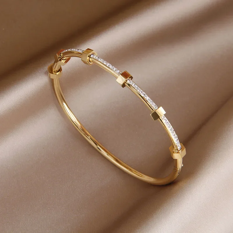 Bracciale dorato brillante