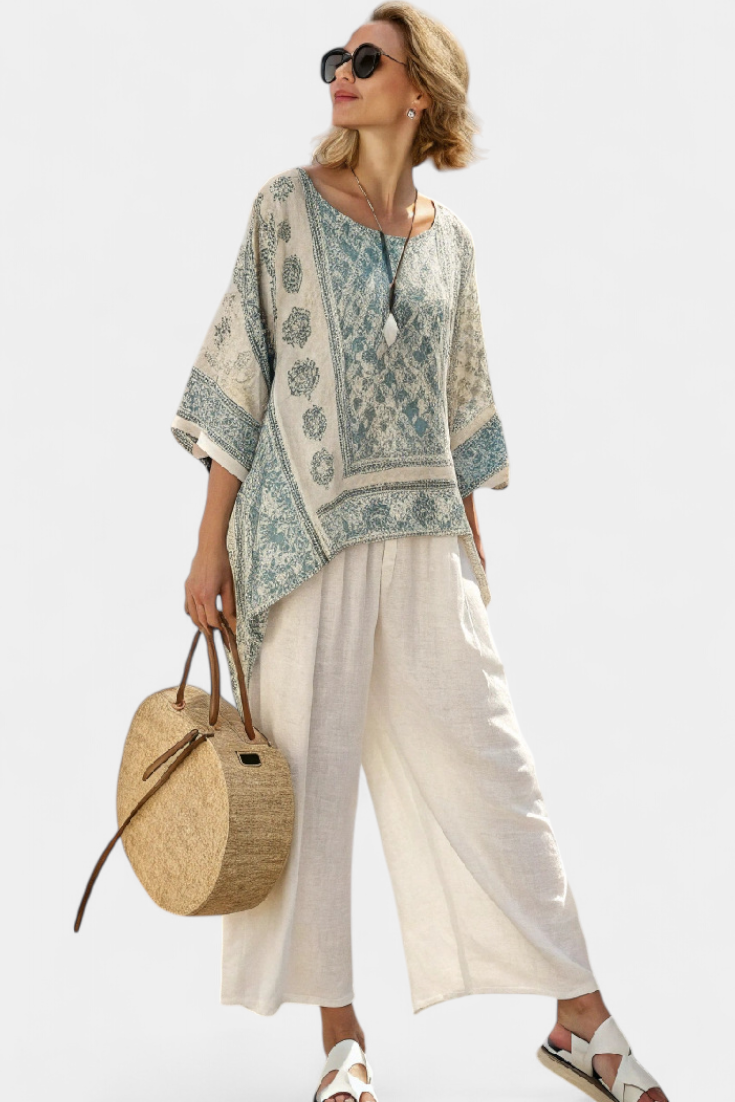 Completo Boho Daisy con Blusa Stampata e Pantaloni Ampi Bianchi per uno Stile Casual e Moderno
