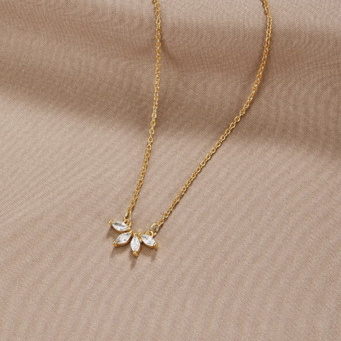 Collana con foglia di cristallo e fiori
