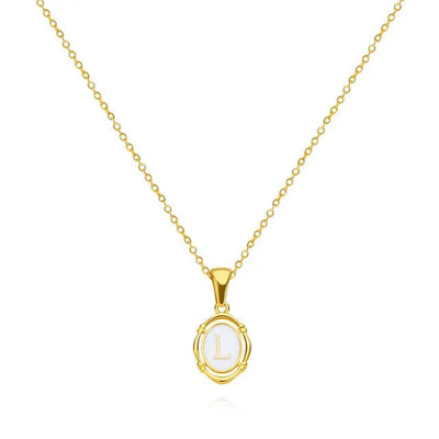 Collana con lettera in oro elegante