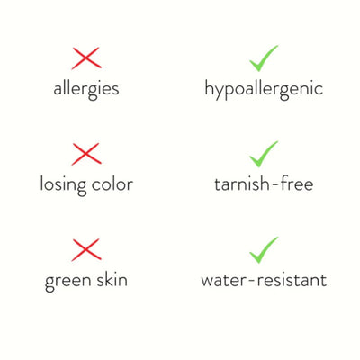 Collana con lettera in oro elegante